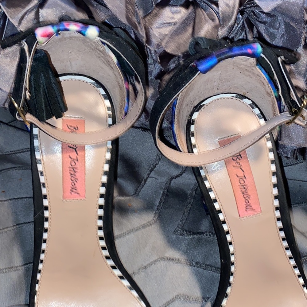 Betsey Johnson Rako - Picture 6 of 11